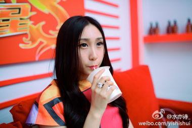 王宁个人资料女,才华横溢的年轻女性，引领时代潮流的先锋